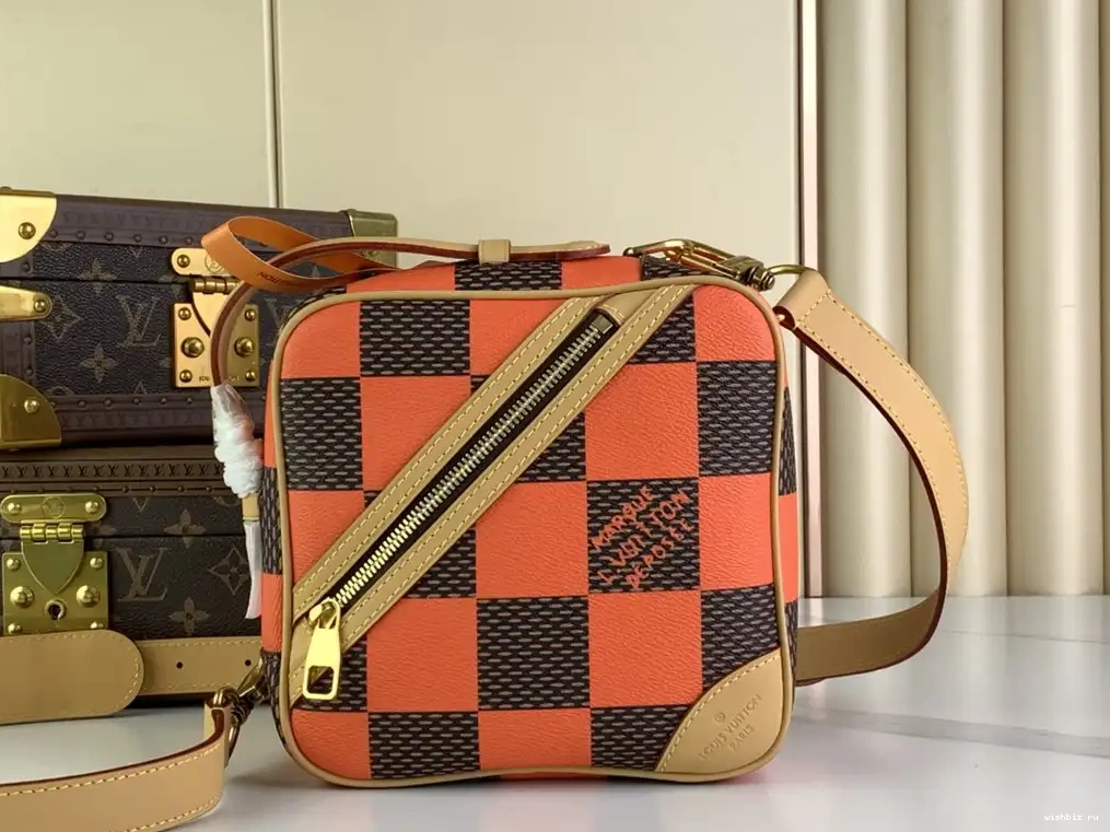 WIS VUITTON Messenger-24*24*8CM Chess LOUIS 0525